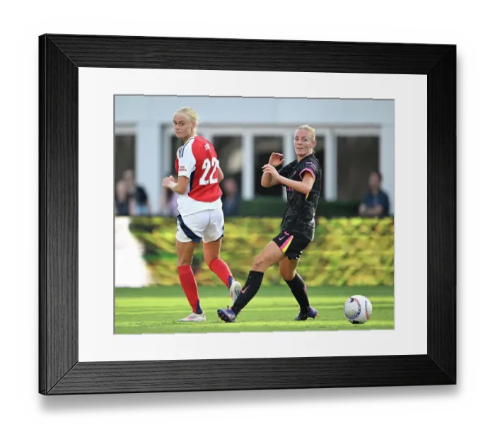 Framed Print : Arsenal Women v Chelsea Women: Pre Season Friendly Framed Print : Arsenal Women v Chelsea Women: Pre Season Friendly