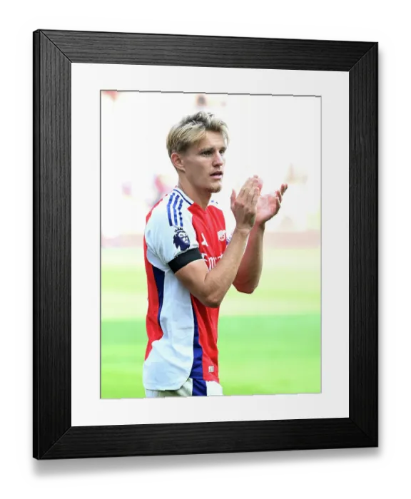Framed Print : Arsenal FC v Wolverhampton Wanderers FC - Premier League Framed Print : Arsenal FC v Wolverhampton Wanderers FC - Premier League