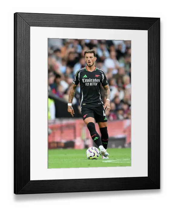 Framed Print : Aston Villa FC v Arsenal FC - Premier League Framed Print : Aston Villa FC v Arsenal FC - Premier League