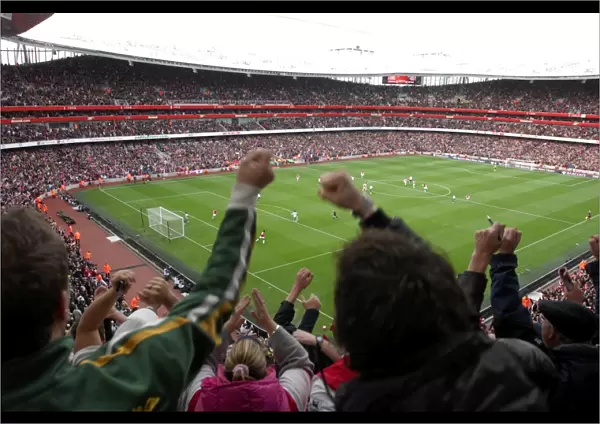 Adebayor's Euphoric Goal: Arsenal's 3-0 Victory Over Tottenham, FA Premiership, 2006