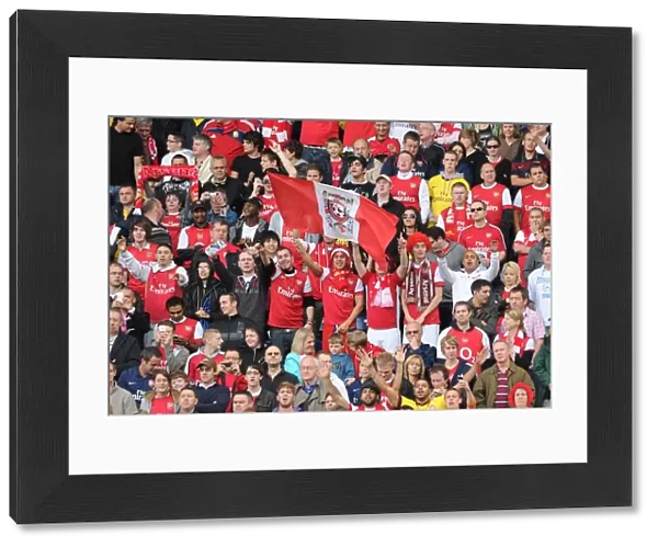 Arsenal fans celebrate the 1st goal scored by Theo Walcott. Blackburn Rovers 1: 2 Arsenal