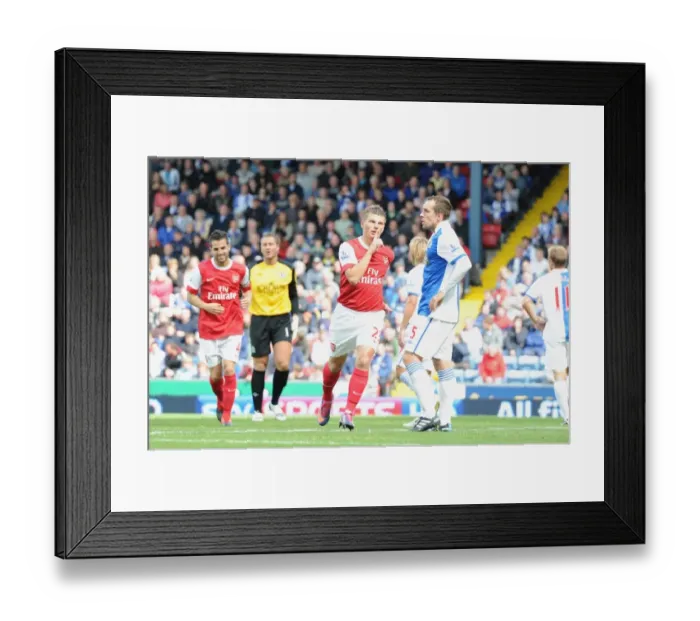 Framed Print : Andrey Arshavin celebrates scoring the 2nd Arsenal goal. Blackburn Rovers 1: 2 Arsenal