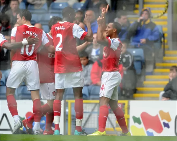 Theo Walcott celebrates scoring the 1st Arsenal goal with Abou Diaby, Cesc Fabregas
