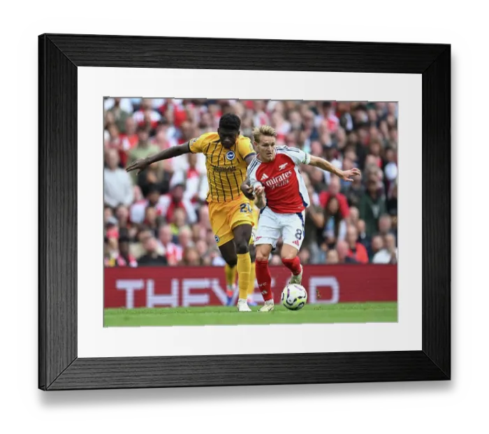 Framed Print : Arsenal FC v Brighton & Hove Albion FC - Premier League