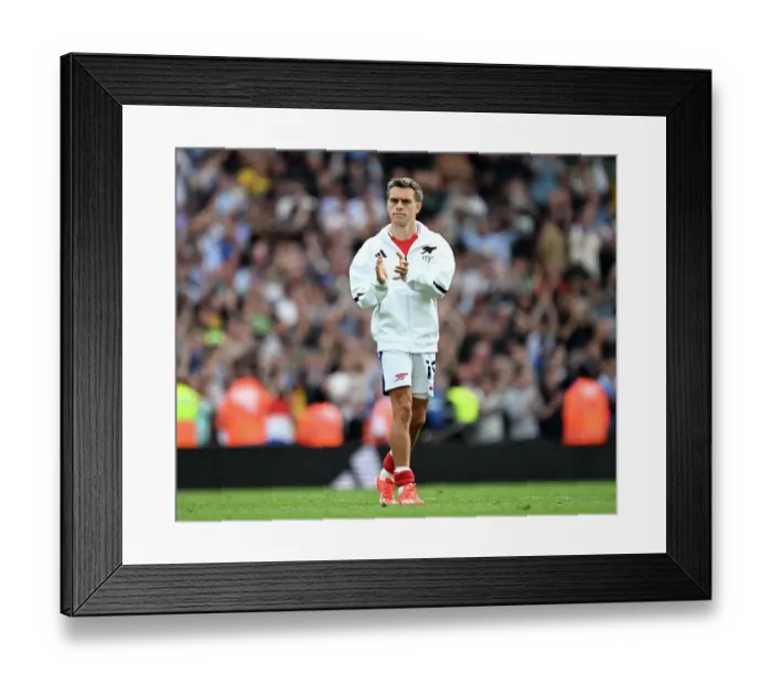 Framed Print : Arsenal FC v Brighton & Hove Albion FC - Premier League