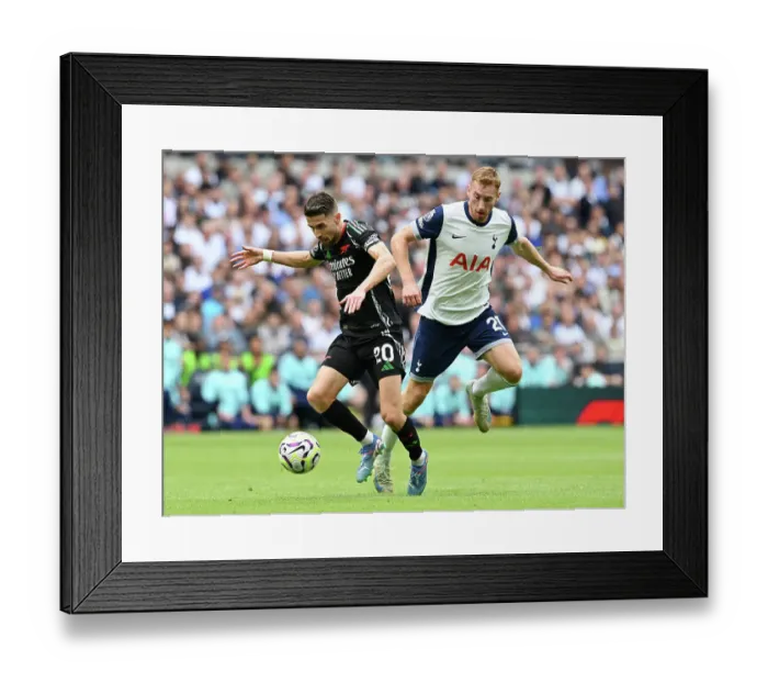 Framed Print : Tottenham Hotspur FC v Arsenal FC - Premier League Framed Print : Tottenham Hotspur FC v Arsenal FC - Premier League