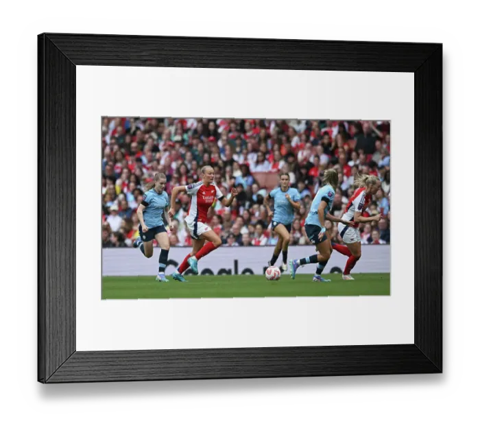 Framed Print : Arsenal v Manchester City - Barclays Women's Super League