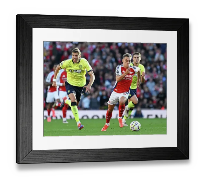 Framed Print : Arsenal FC v Southampton FC - Premier League