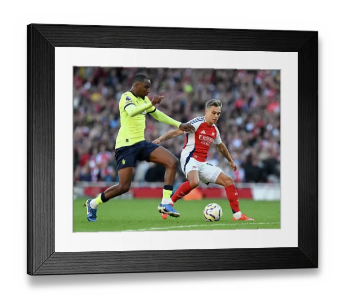 Framed Print : Arsenal FC v Southampton FC - Premier League Framed Print : Arsenal FC v Southampton FC - Premier League