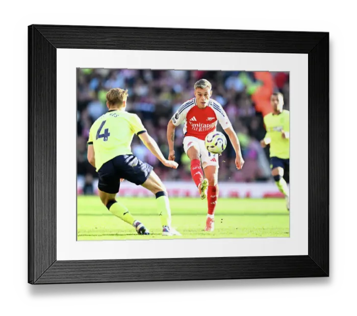 Framed Print : Arsenal FC v Southampton FC - Premier League