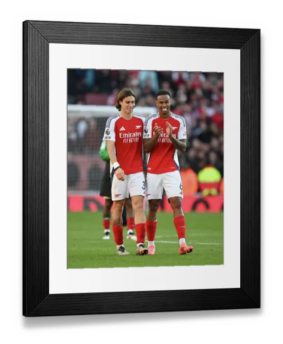 Framed Print : Arsenal FC v Southampton FC - Premier League Framed Print : Arsenal FC v Southampton FC - Premier League