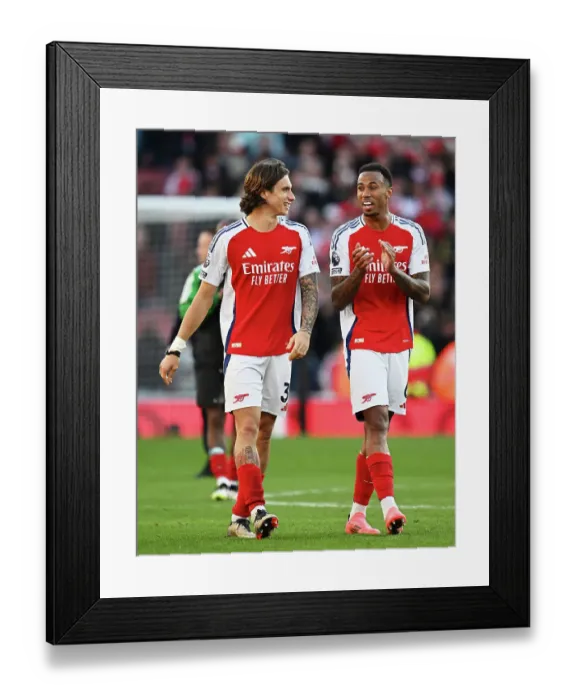 Framed Print : Arsenal FC v Southampton FC - Premier League Framed Print : Arsenal FC v Southampton FC - Premier League