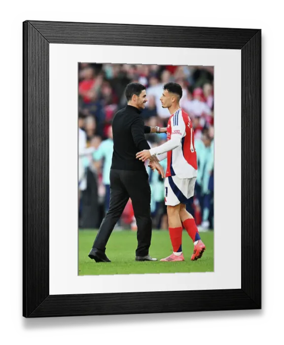 Framed Print : Arsenal FC v Southampton FC - Premier League