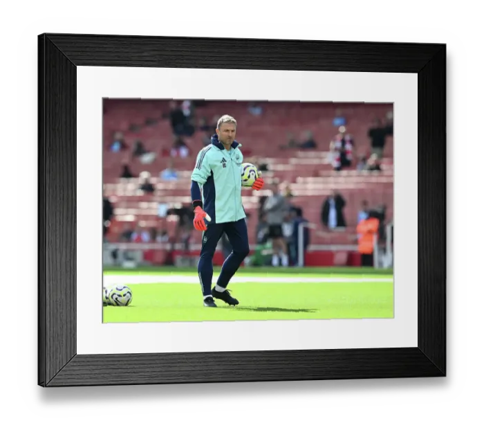 Framed Print : Arsenal FC v Southampton FC - Premier League