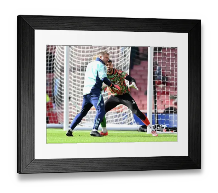 Framed Print : Arsenal FC v Southampton FC - Premier League