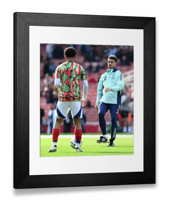 Framed Print : Arsenal FC v Southampton FC - Premier League Framed Print : Arsenal FC v Southampton FC - Premier League