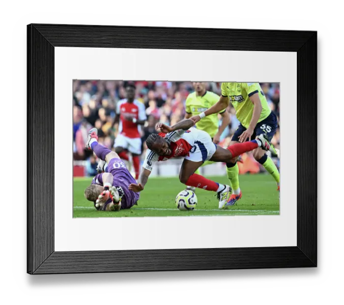 Framed Print : Arsenal FC v Southampton FC - Premier League