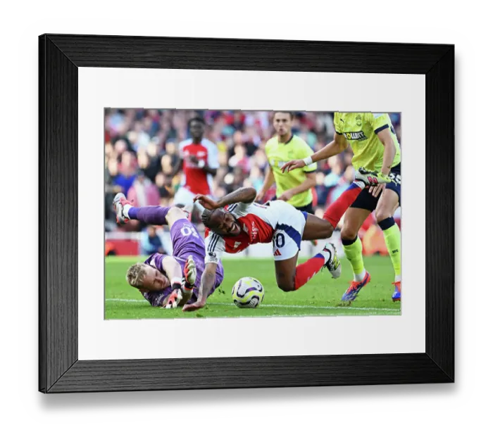 Framed Print : Arsenal FC v Southampton FC - Premier League