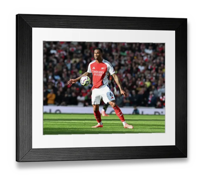 Framed Print : Arsenal FC v Southampton FC - Premier League