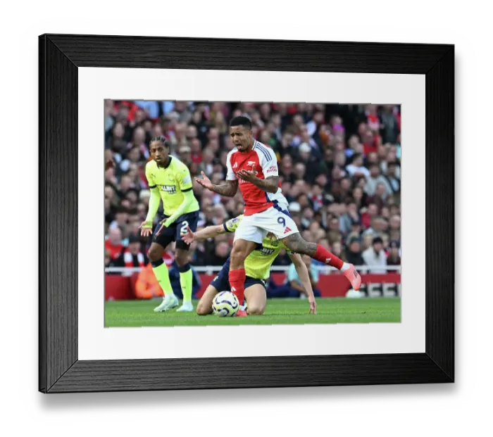 Framed Print : Arsenal FC v Southampton FC - Premier League