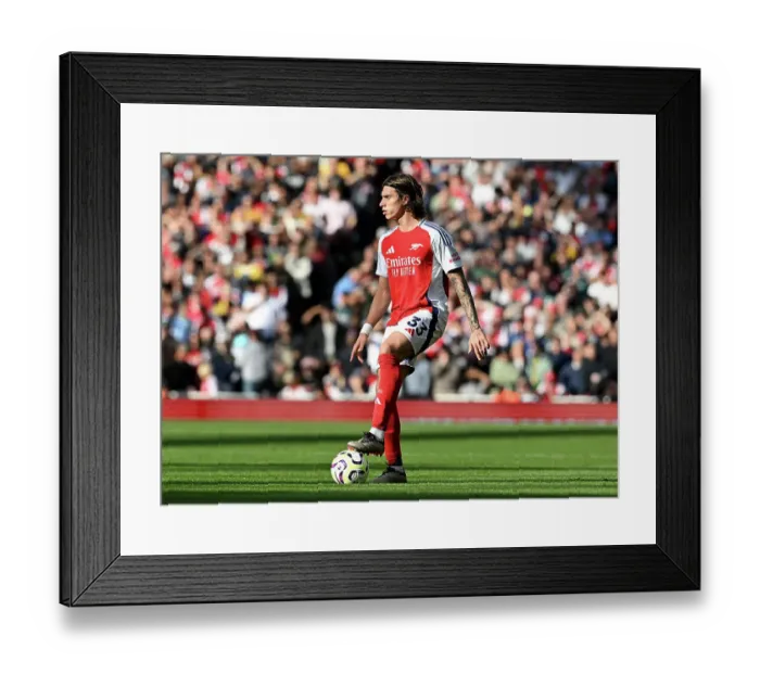 Framed Print : Arsenal FC v Southampton FC - Premier League