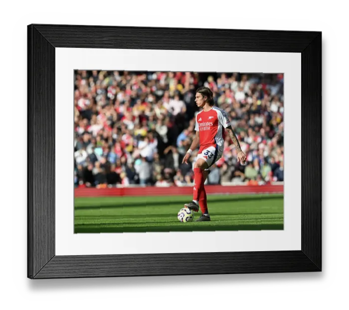 Framed Print : Arsenal FC v Southampton FC - Premier League