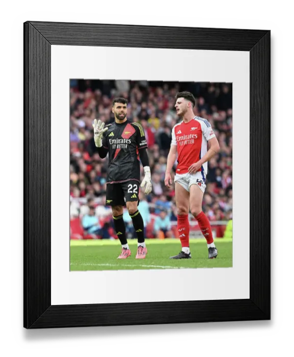 Framed Print : Arsenal FC v Southampton FC - Premier League