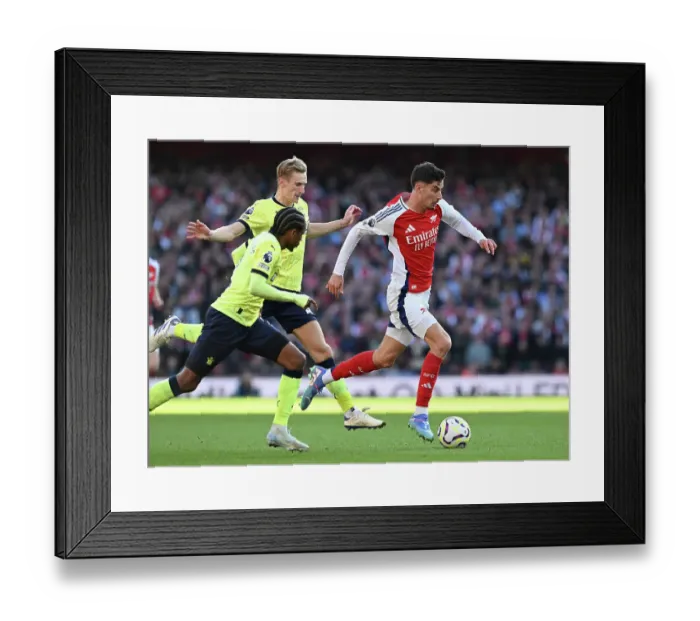 Framed Print : Arsenal FC v Southampton FC - Premier League