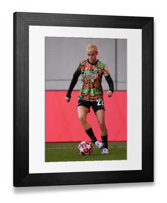 Framed Print : FC Bayern München v Arsenal FC - UEFA Women's Champions League 2024 / 25 Group Stage MD1 FC Bayern Munchen v Arsenal FC - UEFA Women's Champions League 2024 / 25 Group Stage MD1