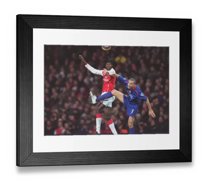 Framed Print : Emmanuel Adrbayor (Arsenal) Rio Ferdinand (Manchester United)