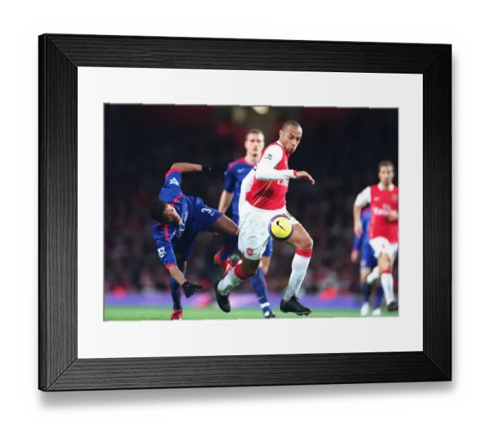 Framed Print : Thierry Henry (Arsenal) Patrice Evra (Man Utd)