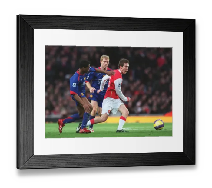 Framed Print : Alex Hleb (Arsenal) Paul Scholes and Patrice Evra (Man Utd) Framed Print : Alex Hleb (Arsenal) Paul Scholes and Patrice Evra (Man Utd)