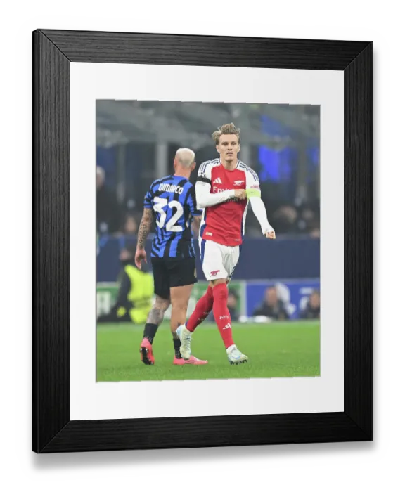 Framed Print : FC Internazionale Milano v Arsenal FC - UEFA Champions League 2024 / 25 League Phase MD4