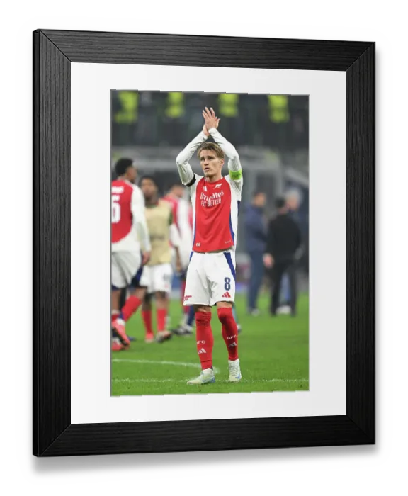 Framed Print : FC Internazionale Milano v Arsenal FC - UEFA Champions League 2024 / 25 League Phase MD4