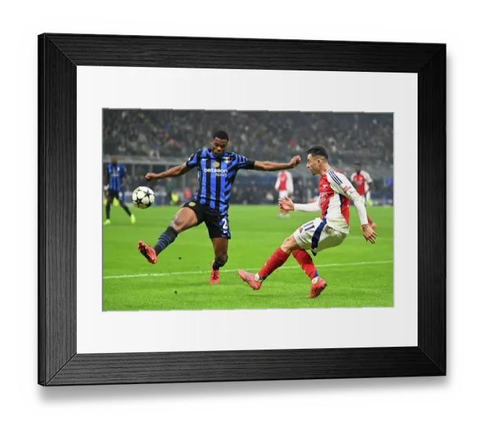 Framed Print : FC Internazionale Milano v Arsenal FC - UEFA Champions League 2024 / 25 League Phase MD4
