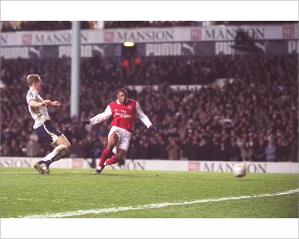 Dramatic Debut: Julio Baptista Scores a Stunner for Arsenal Against Tottenham in Carling Cup Semi-Final