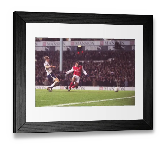 Framed Print : Dramatic Debut: Julio Baptista Scores a Stunner for Arsenal Against Tottenham in Carling Cup Semi-Final