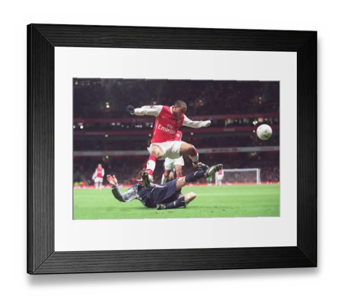 Framed Print : Gael Clichy (Arsenal) Nicky Hunt (Bolton) Framed Print : Gael Clichy (Arsenal) Nicky Hunt (Bolton)