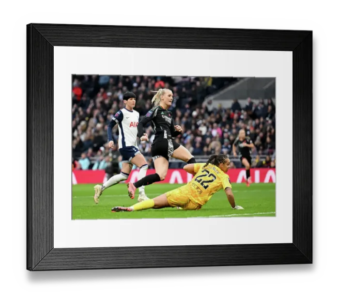 Framed Print : Tottenham Hotspur v Arsenal - Barclays Women's Super League