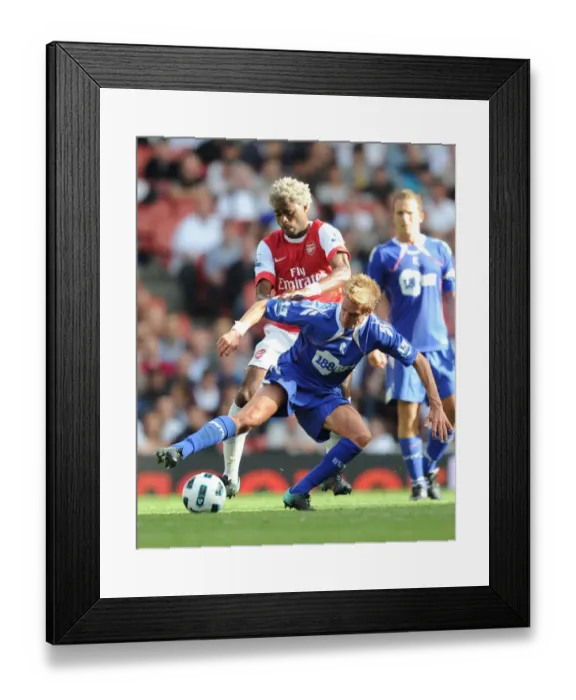 Framed Print : Alex Song (Arsenal) Stuart Holden (Bolton). Arsenal 4: 1 Blackburn Rovers Framed Print : Alex Song (Arsenal) Stuart Holden (Bolton). Arsenal 4: 1 Blackburn Rovers