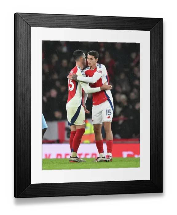 Framed Print : Arsenal FC v Nottingham Forest FC - Premier League Framed Print : Arsenal FC v Nottingham Forest FC - Premier League