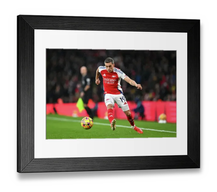 Framed Print : Arsenal FC v Nottingham Forest FC - Premier League