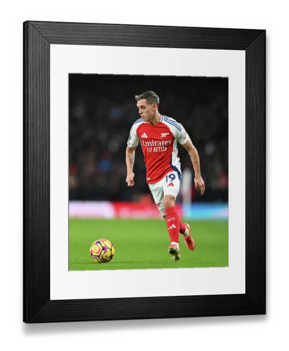 Framed Print : Arsenal FC v Nottingham Forest FC - Premier League