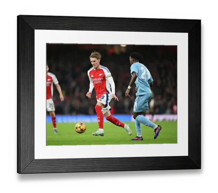 Framed Print : Arsenal FC v Nottingham Forest FC - Premier League
