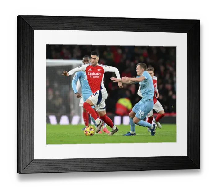 Framed Print : Arsenal FC v Nottingham Forest FC - Premier League