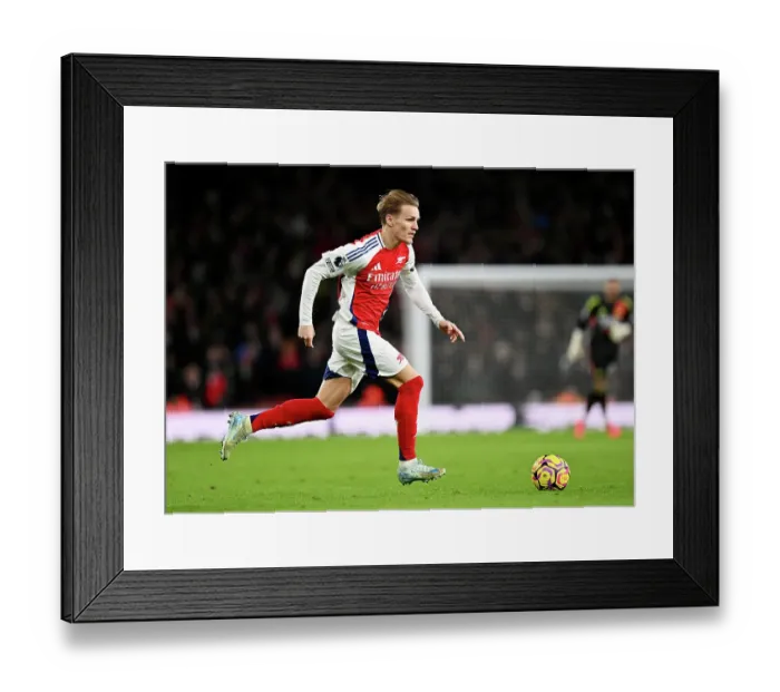 Framed Print : Arsenal FC v Nottingham Forest FC - Premier League