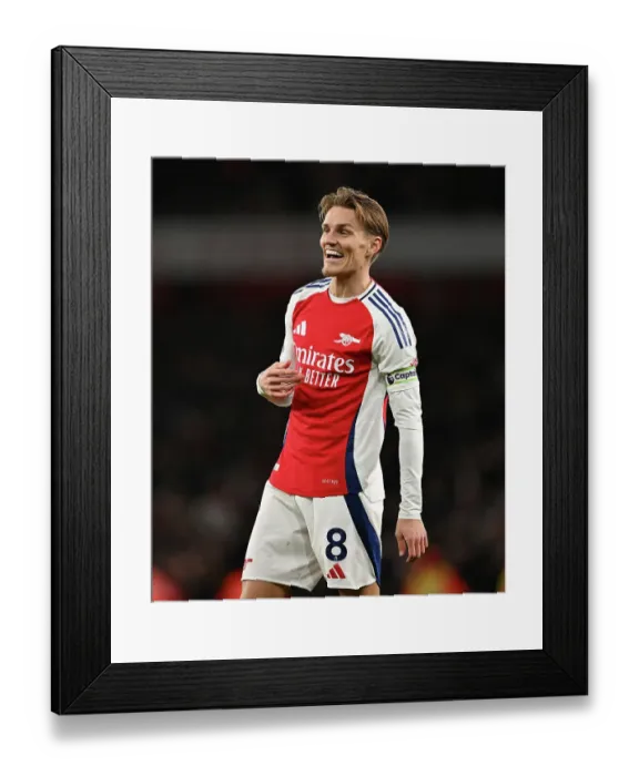 Framed Print : Arsenal FC v Nottingham Forest FC - Premier League