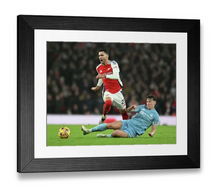 Framed Print : Arsenal FC v Nottingham Forest FC - Premier League