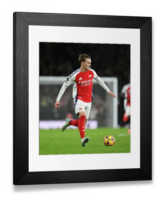 Framed Print : Arsenal FC v Nottingham Forest FC - Premier League Framed Print : Arsenal FC v Nottingham Forest FC - Premier League