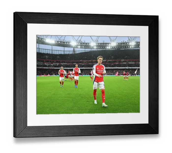 Framed Print : Arsenal FC v Nottingham Forest FC - Premier League